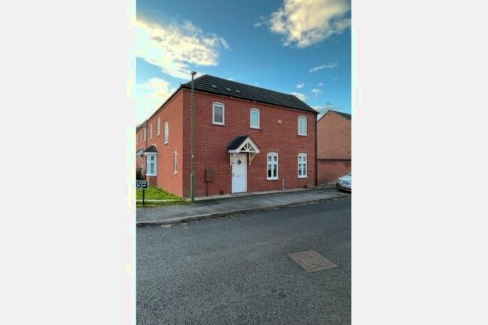 3 Bedroom Semi-Detached House To Rent In Wharf Lane, Solihull, B91