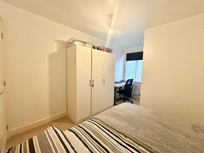 2 Bedroom Flat For Sale In Gower Place, Fleming Road, Chafford Hundred, RM16