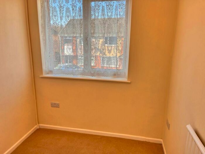 3 Bedroom Semi Detached House To Rent In Denver Road, Fforestfach