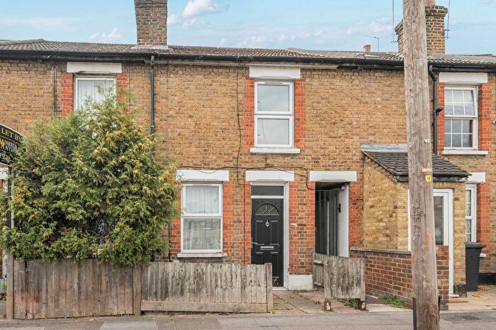 2 Bedroom Terraced House For Sale In Fearnley Street, Watford, WD18