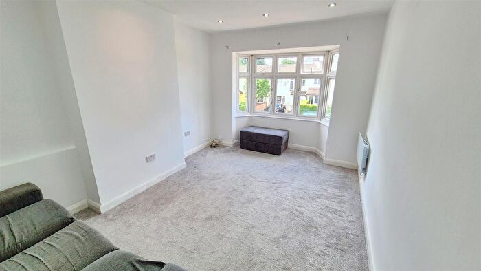 2 Bedroom Maisonette To Rent In Warren Road, Twickenham, TW2