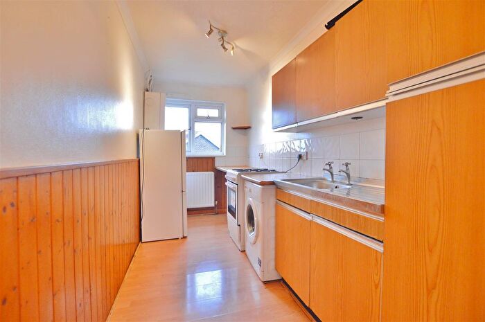 1 Bedroom Flat For Sale In Fotheringay Gardens, Cippenham, Slough, SL1