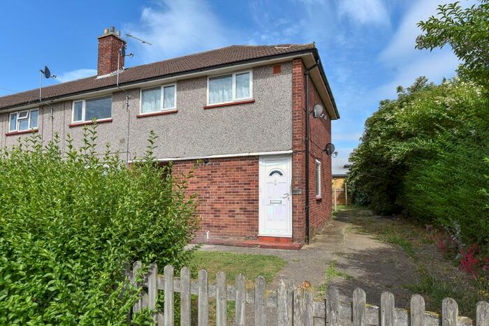 2 Bedroom Maisonette To Rent In Thorndike, Slough, SL2