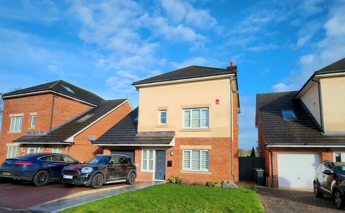 6 Bedroom Detached House For Sale In Wren Court, Calne, SN11