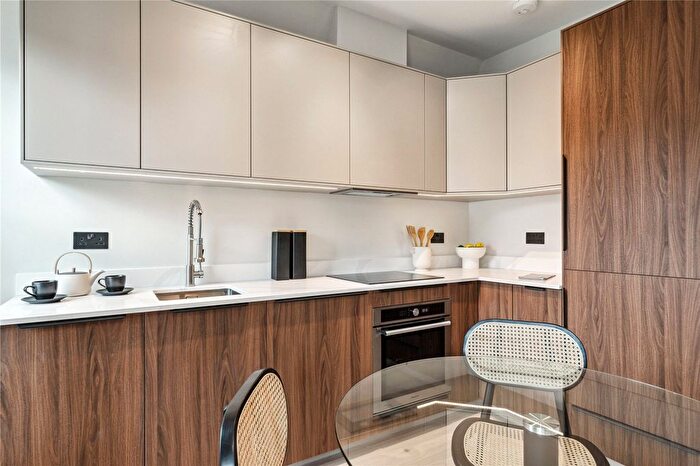 2 Bedroom Flat For Sale In Ravenslea Road, SW12