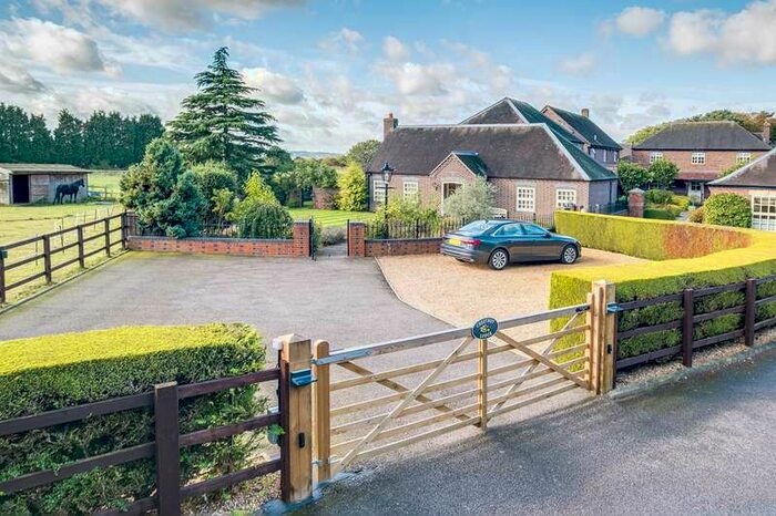 4 Bedroom Detached House For Sale In Claypit Lane, Lichfield, WS14