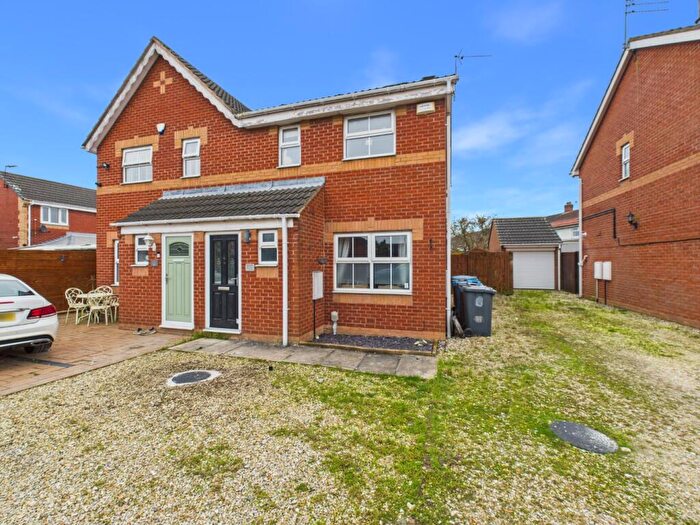 3 Bedroom Semi Detached House For Sale In Lorenzos Way, Hull, HU9