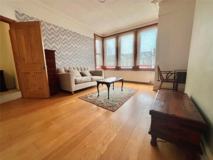 2 Bedroom Apartment To Rent In Brownlow Road, London, N11