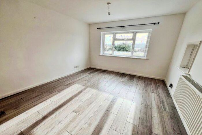 4 Bedroom Flat To Rent In Hale Road, Farnham, GU9