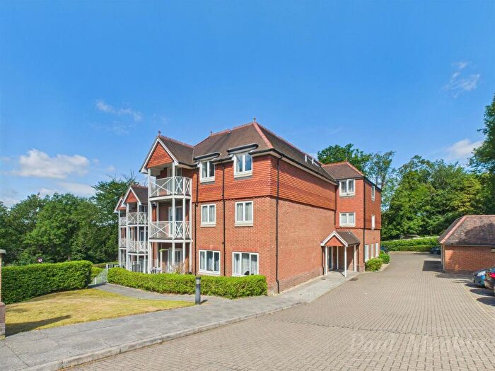 2 Bedroom Flat For Sale In West Hill, South Croydon, CR2