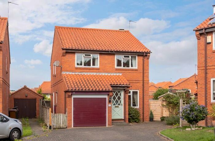 3 Bedroom Detached House For Sale In Con Owl Close, Helmsley, York, YO62