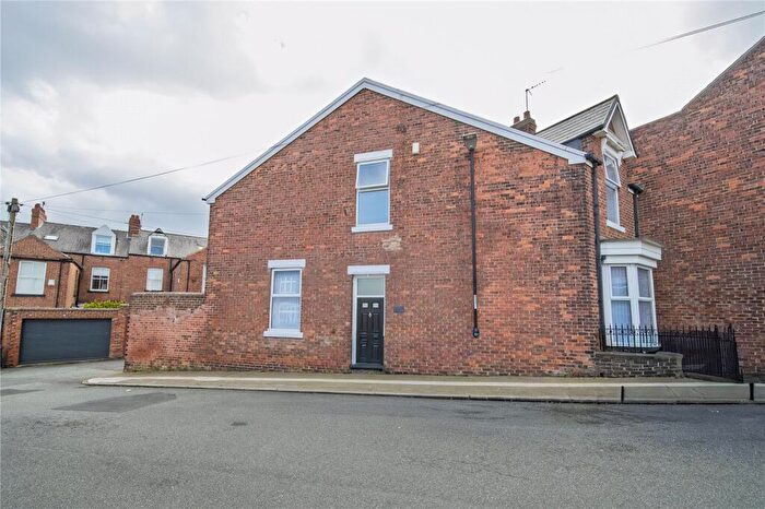 3 Bedroom End Of Terrace House To Rent In Bainbridge Holme Road, Tunstall, Sunderland, SR3