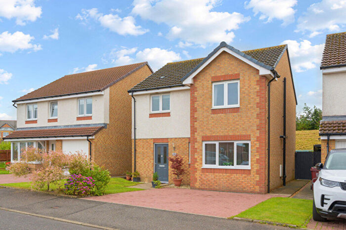 3 Bedroom Detached House For Sale In McGarvie Drive, Redding, FK2