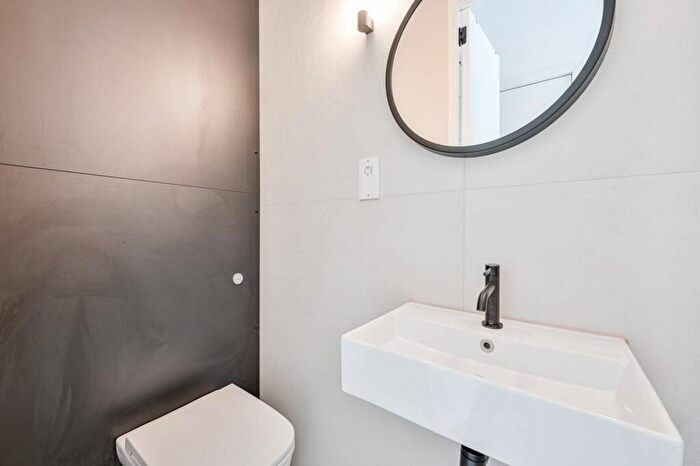 Studio To Rent In Woolwich Road, Woolwich, SE7