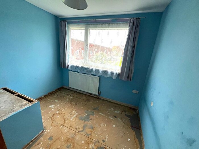 3 Bedroom End Of Terrace House For Sale In Conrad Close, Swindon, SN3