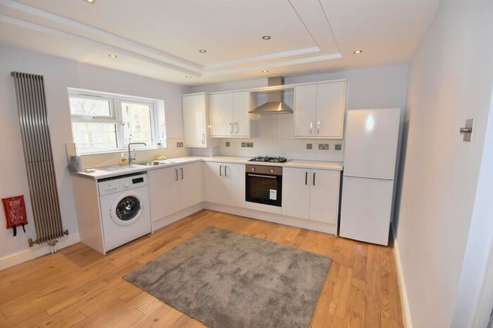 3 Bedroom Flat To Rent In Charlton Road, London, SE3