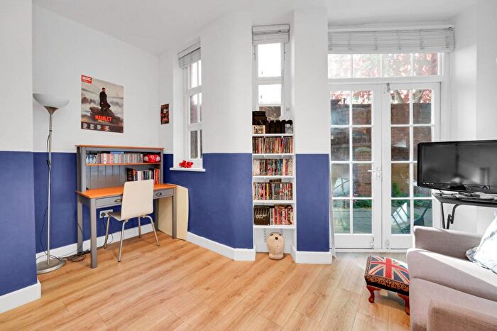1 Bedroom Apartment For Sale In Clerkenwell Road, London, EC1