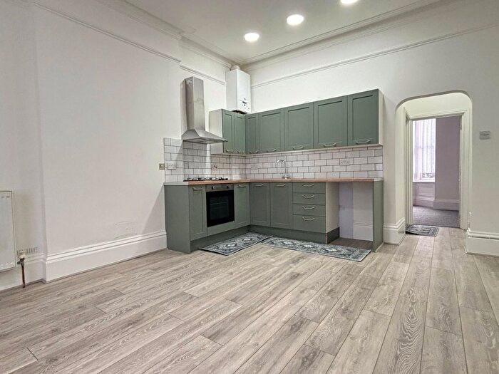 1 Bedroom Flat To Rent In Lawn Road, Stafford, Staffordshire, ST17