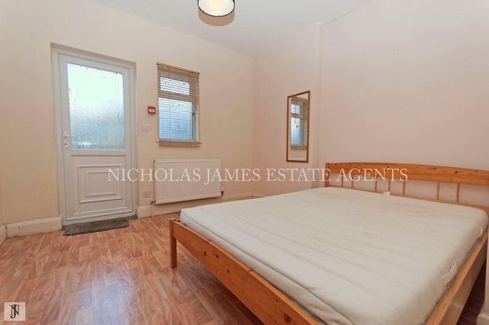 1 Bedroom Flat To Rent In Lascotts Road, Wood Green, London, N22