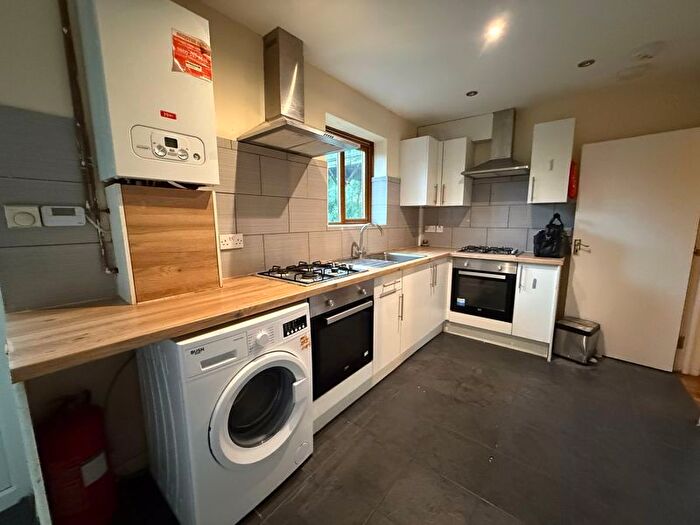 5 Bedroom Terraced House To Rent In Sparrow Farm Drive, Feltham, TW14