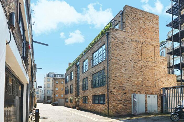 2 Bedroom Flat To Rent In Hatton Place, Farringdon, London, EC1N