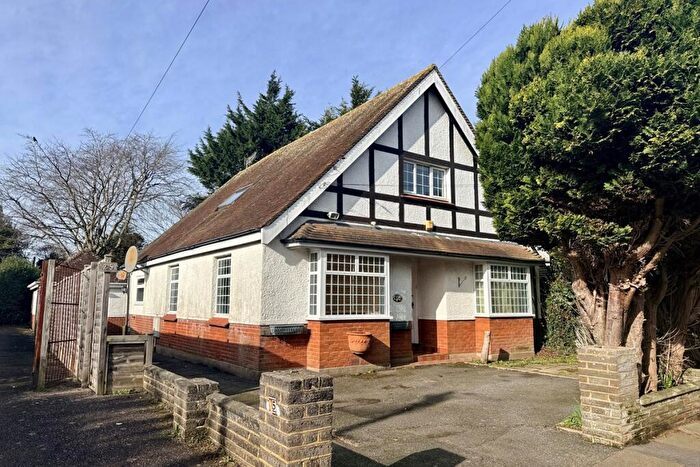 4 Bedroom Detached House For Sale In The Glen, Worthing, West Sussex, BN13