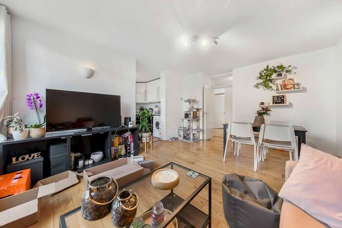 2 Bedroom Flat To Rent In The Chase, Clapham, London, SW4