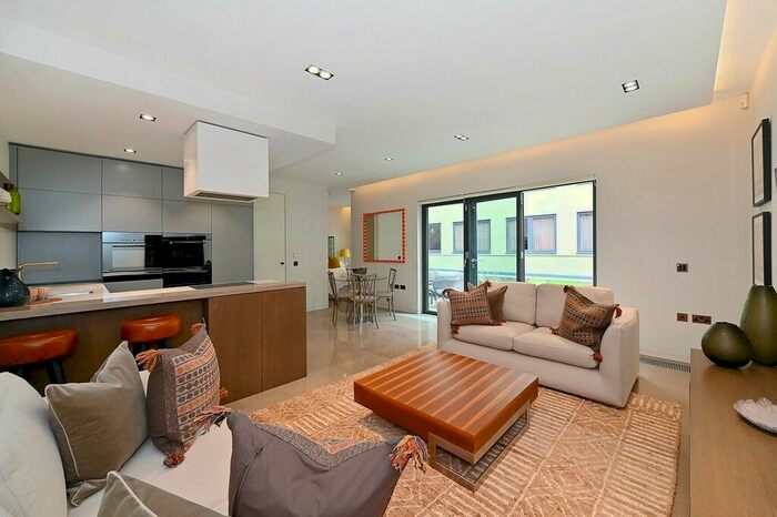 2 Bedroom Flat To Rent In Babmaes Street, St James, SW1Y