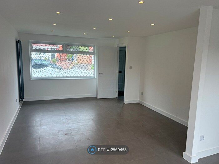 3 Bedroom Detached House To Rent In Platt Lane, Wigan, WN1