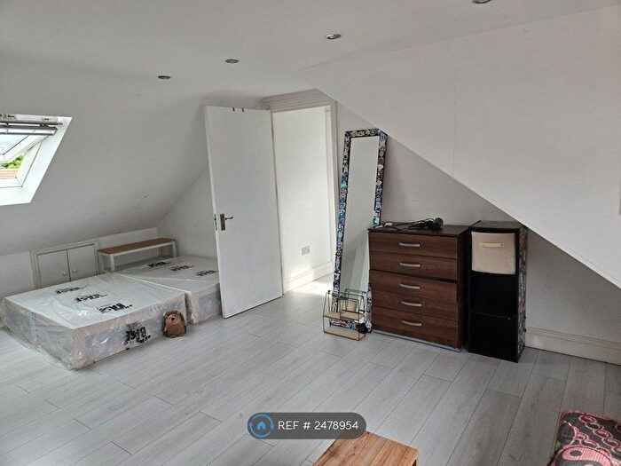 1 Bedroom Flat To Rent In Cann Hall Road, London, E11