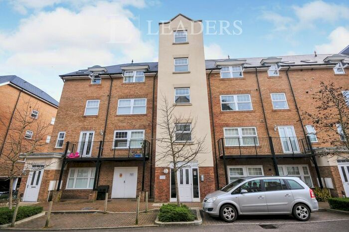 2 Bedroom Flat To Rent In Wells View Drive, Bromley, BR2