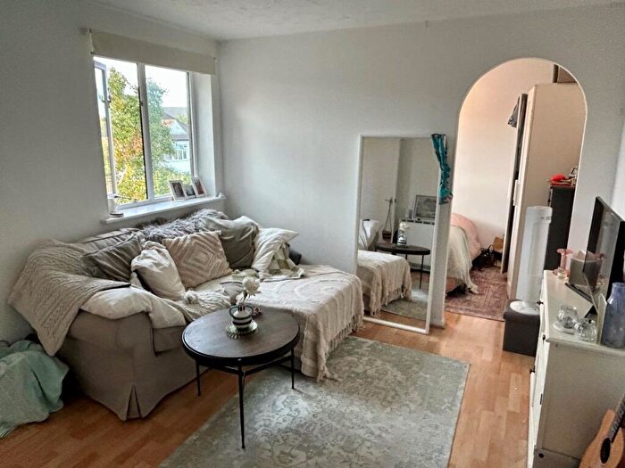 Flat To Rent In Draycott Close, Cricklewood, NW2