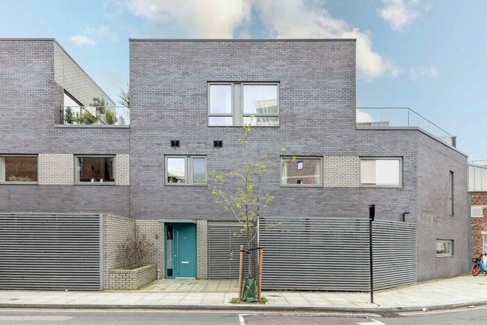 4 Bedroom Property To Rent In Medlar Street, London, SE5