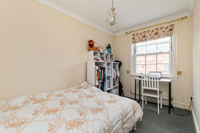 3 Bedroom Terraced House For Sale In Parchment Street, Winchester, SO23