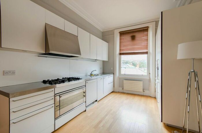 2 Bedroom Flat To Rent In Barkston Gardens, South Kensington, London, SW5