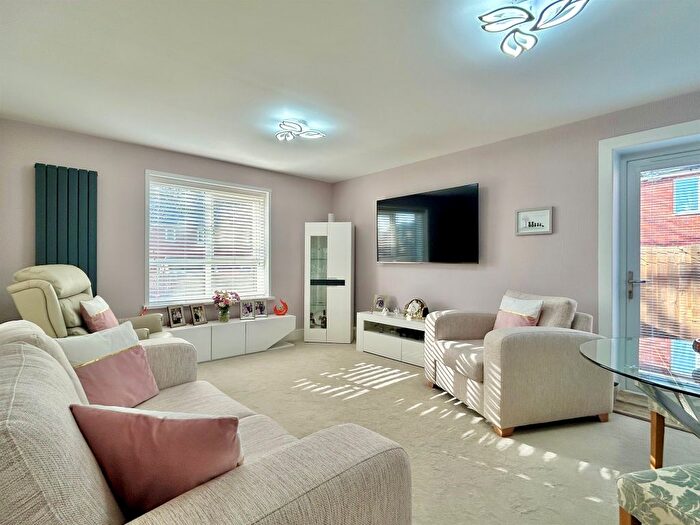1 Bedroom Flat For Sale In Chapples Close, Norton Fitzwarren, Taunton, TA2