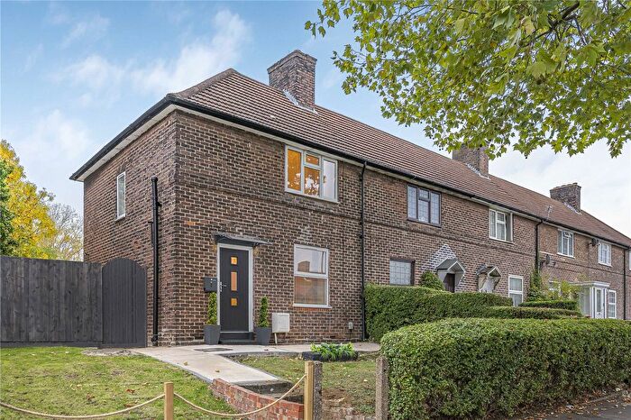 3 Bedroom End Terrace House For Sale In Downham Way, Bromley, BR1