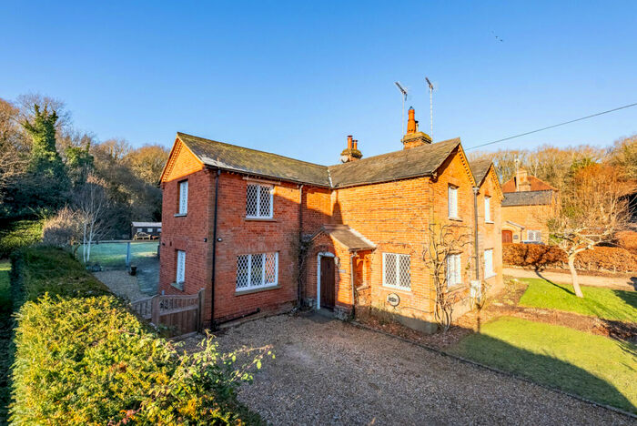 3 Bedroom Semi-Detached House For Sale In Lower Gustard Wood, Wheathampstead, St. Albans, Hertfordshire, AL4