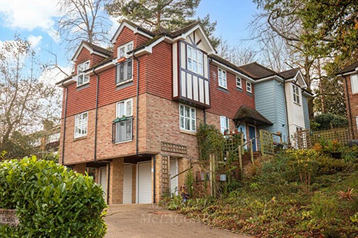 1 Bedroom Flat For Sale In Hermitage Road, East Grinstead, RH19
