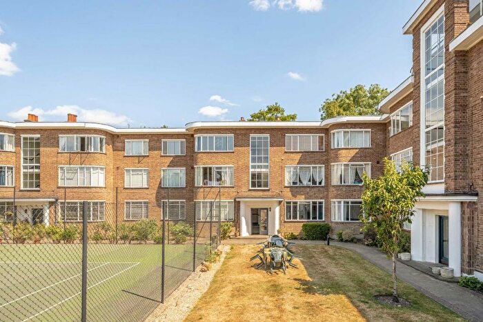 2 Bedroom Maisonette For Sale In Bridge Road, East Molesey, KT8