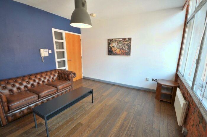 2 Bedroom Apartment To Rent In Princess Street, Manchester, M1
