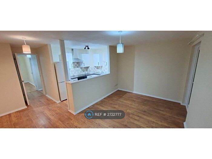 2 Bedroom Flat To Rent In Pomander Crescent, Walnut Tree, Milton Keynes, MK7