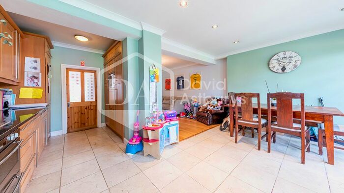 3 Bedroom Terraced House To Rent In Herrongate Close, Enfield, EN1