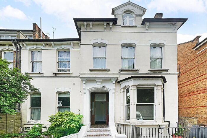 2 Bedroom Flat To Rent In Amhurst Park, N16