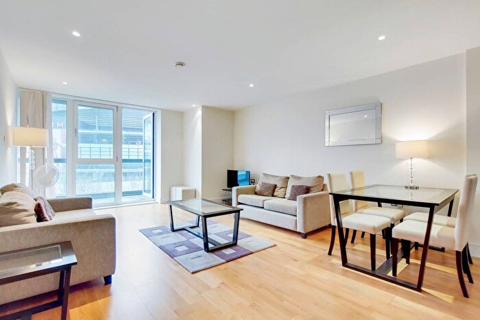 2 Bedroom Flat To Rent In Drayton Park, Islington, London, N5