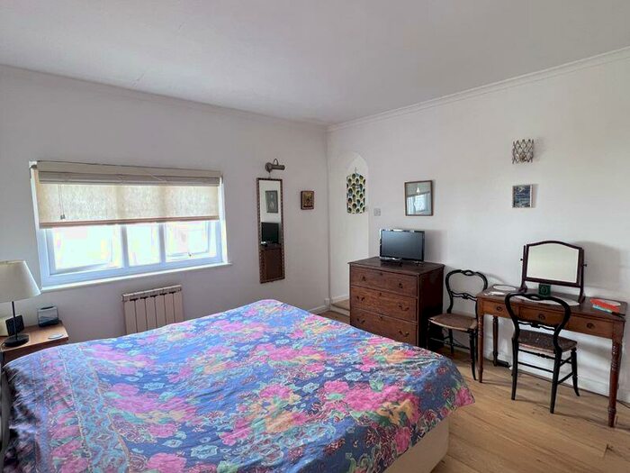 2 Bedroom Cottage For Sale In South Street, Wareham, BH20