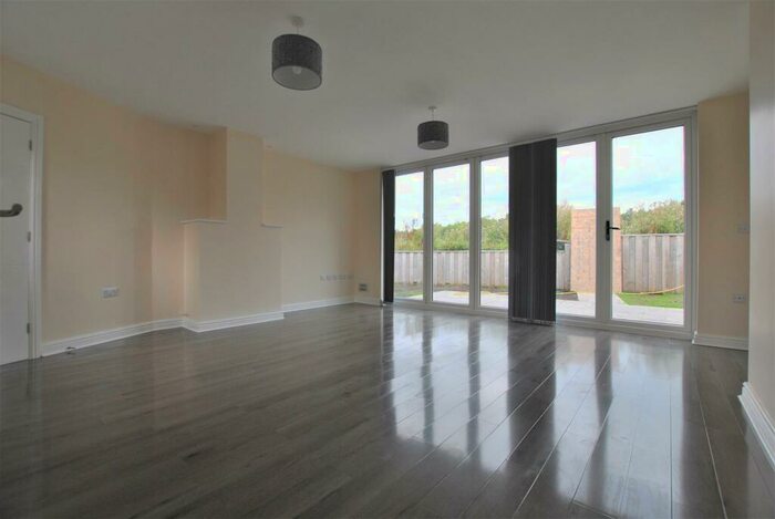 3 Bedroom House To Rent In Siston Common, Bristol, BS15