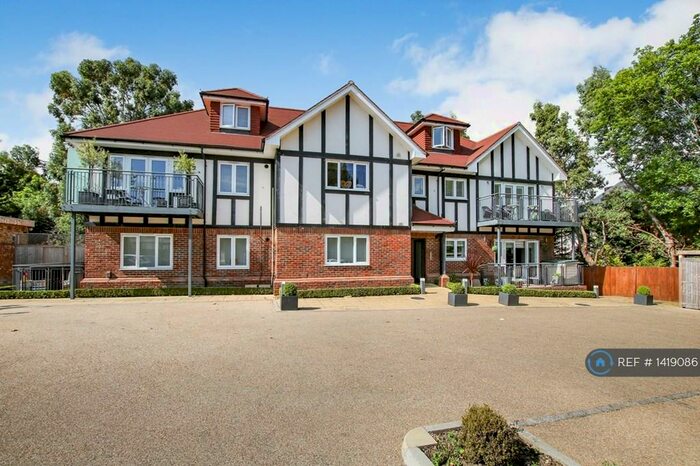 2 Bedroom Penthouse To Rent In Bromley, Bromley, BR1