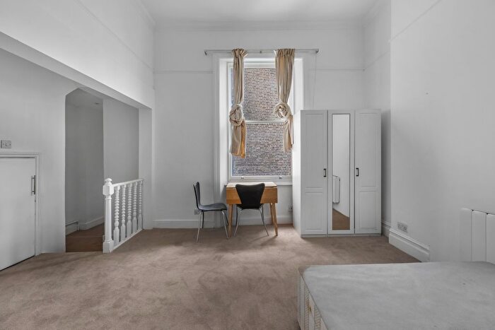 Studio To Rent In Maclise Road, London, W14