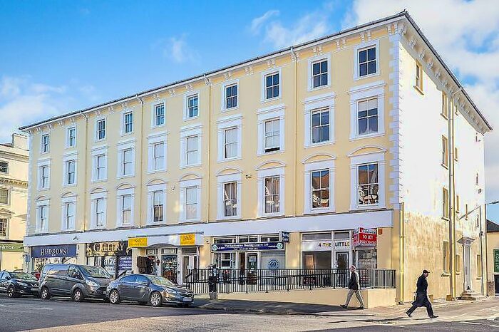 2 Bedroom Flat To Rent In South Street, Eastbourne, East Sussex, BN21